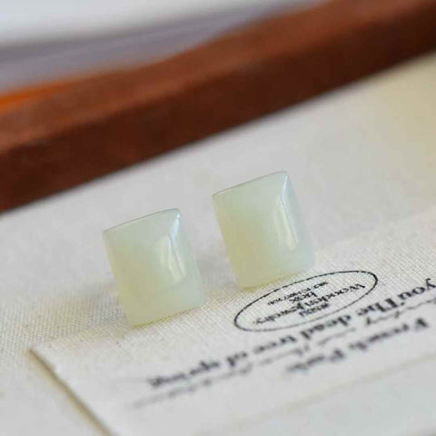 【Nama】Anting-anting Kubus Gula Giok Hetian Bertatahkan Perak S925  【Nomor Barang】8372-2# 【Spesifikasi】Batu Mentah: 10×12 mm Termasuk ongkos kirim dan pajak.