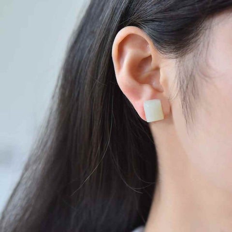 【Nama】Anting-anting Kubus Gula Giok Hetian Bertatahkan Perak S925  【Nomor Barang】8372-2# 【Spesifikasi】Batu Mentah: 10×12 mm Termasuk ongkos kirim dan pajak.