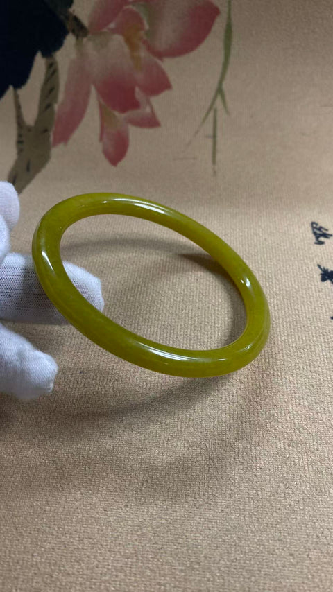 Gelang giok Xiuyan kuning kehijauan yang indah – model "Garis Kecantikan", diameter dalam: 63,1 mm, termasuk ongkos kirim dan pajak.