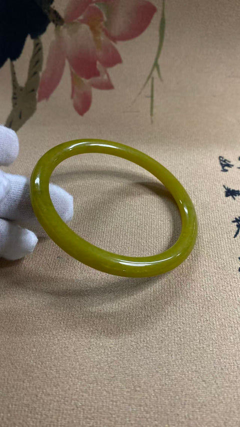 Gelang giok Xiuyan kuning kehijauan yang indah – model "Garis Kecantikan", diameter dalam: 63,1 mm, termasuk ongkos kirim dan pajak.