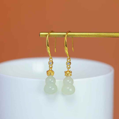 【Nama】Anting Labu Giok Hetian Bertatahkan Perak S925  【Nomor Barang】8393-2# 【Spesifikasi】Batu Mentah: 8*13mm Termasuk ongkos kirim dan pajak.