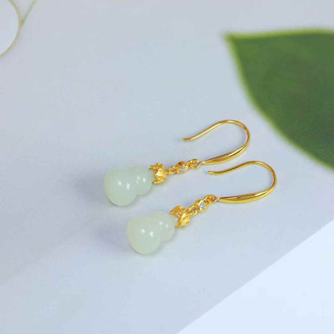 【Nama】Anting Labu Giok Hetian Bertatahkan Perak S925  【Nomor Barang】8393-2# 【Spesifikasi】Batu Mentah: 8*13mm Termasuk ongkos kirim dan pajak.