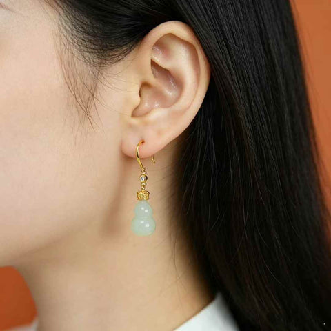 【Nama】Anting Labu Giok Hetian Bertatahkan Perak S925  【Nomor Barang】8393-2# 【Spesifikasi】Batu Mentah: 8*13mm Termasuk ongkos kirim dan pajak.