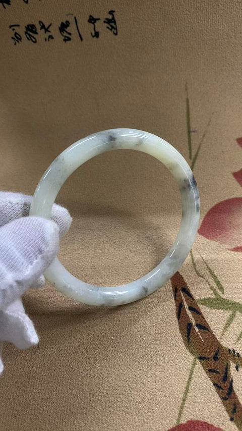 Gelang giok Xiuyan yang indah, diameter dalam: 63mm. Semua batu terbentuk secara alami. Termasuk ongkos kirim dan pajak.