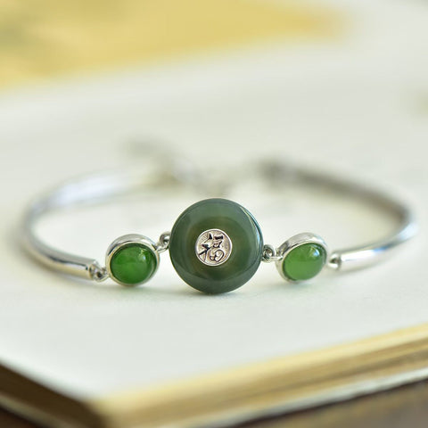 🌷🌷🌷2030Q#925 Gelang Giok Hetian Bertatahkan Perak "Kedamaian dan Keberuntungan". Desain baru, kualitas giok yang bagus, pengerjaan yang indah, sederhana dan elegan. Ukuran giok: 13*13 cm. Termasuk ongkos kirim dan pajak.