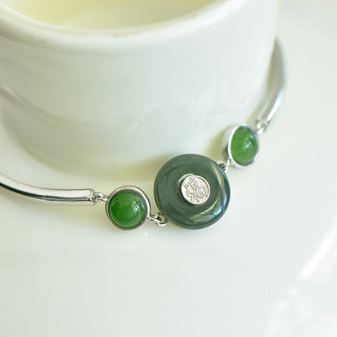 🌷🌷🌷2030Q#925 Gelang Giok Hetian Bertatahkan Perak "Kedamaian dan Keberuntungan". Desain baru, kualitas giok yang bagus, pengerjaan yang indah, sederhana dan elegan. Ukuran giok: 13*13 cm. Termasuk ongkos kirim dan pajak.
