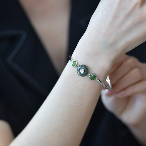 🌷🌷🌷2030Q#925 Gelang Giok Hetian Bertatahkan Perak "Kedamaian dan Keberuntungan". Desain baru, kualitas giok yang bagus, pengerjaan yang indah, sederhana dan elegan. Ukuran giok: 13*13 cm. Termasuk ongkos kirim dan pajak.