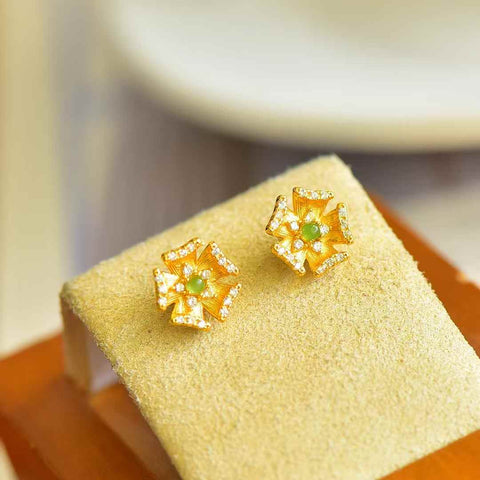 【Nama】Anting-anting Berbentuk Bunga Cabochon Giok Hetian Bertatahkan Perak Sterling S925  【Nomor Barang】12315-2# 【Spesifikasi】Batu: 2*2 (Termasuk ongkos kirim dan pajak)