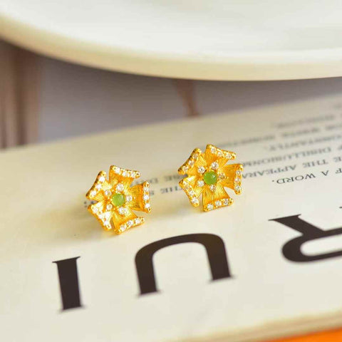 【Nama】Anting-anting Berbentuk Bunga Cabochon Giok Hetian Bertatahkan Perak Sterling S925  【Nomor Barang】12315-2# 【Spesifikasi】Batu: 2*2 (Termasuk ongkos kirim dan pajak)