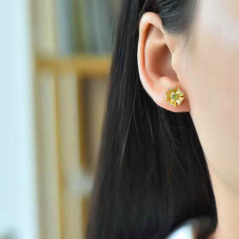 【Nama】Anting-anting Berbentuk Bunga Cabochon Giok Hetian Bertatahkan Perak Sterling S925  【Nomor Barang】12315-2# 【Spesifikasi】Batu: 2*2 (Termasuk ongkos kirim dan pajak)