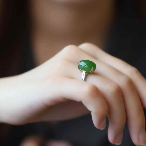 【Nama】Cincin Perak Sterling S925 dengan Batu Giok Cabochon  【Nomor Barang】11302# 【Spesifikasi】Batu Giok: 10×14 cm Harga sudah termasuk ongkos kirim dan pajak.