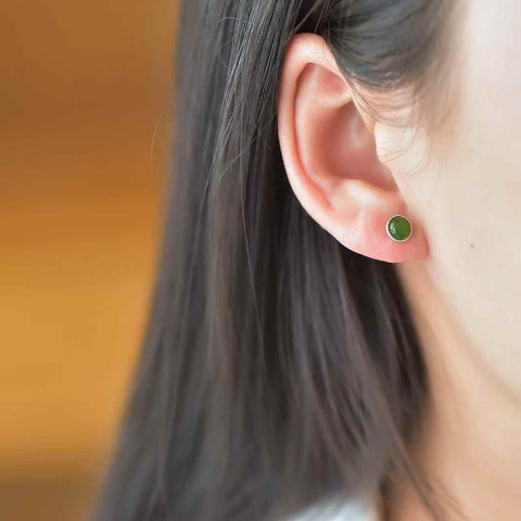 【Nama】Anting-anting Bulat Berbentuk Drum dengan Batu Giok Hetian Bertatahkan Perak Sterling S925  【Nomor Barang】12194#  【Spesifikasi】Batu utama: 5*5mm Harga sudah termasuk ongkos kirim dan pajak.