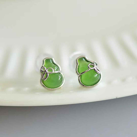 【Nama】Anting Labu Giok Hetian Bertatahkan Perak S925  【Nomor Barang】12439#  【Spesifikasi】Batu Mentah: 5*7 cm Harga sudah termasuk ongkos kirim dan pajak.