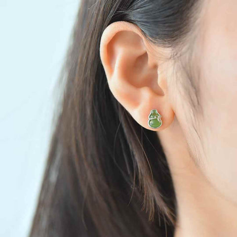 【Nama】Anting Labu Giok Hetian Bertatahkan Perak S925  【Nomor Barang】12439#  【Spesifikasi】Batu Mentah: 5*7 cm Harga sudah termasuk ongkos kirim dan pajak.
