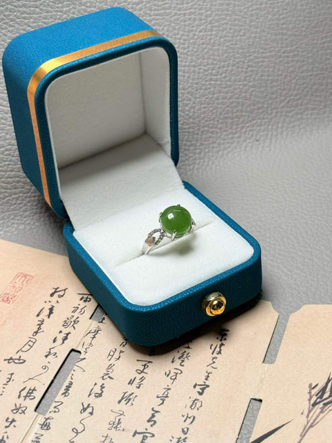 Cincin cabochon giok Hetian yang dipasang pada perak sterling 925 | Ukuran sekitar 10mm, termasuk ongkos kirim dan pajak.
