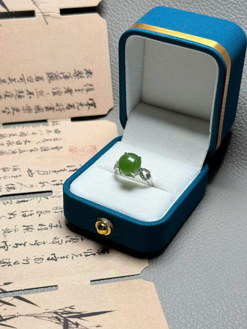 Cincin cabochon giok Hetian yang dipasang pada perak sterling 925 | Ukuran sekitar 10mm, termasuk ongkos kirim dan pajak.