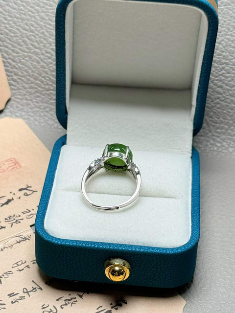 Cincin cabochon giok Hetian yang dipasang pada perak sterling 925 | Ukuran sekitar 10mm, termasuk ongkos kirim dan pajak.