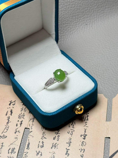 Batu giok Hetian berbentuk cabochon yang dipasang pada cincin terbuka perak sterling 925 | Ukuran sekitar 10 x 8 mm. Termasuk ongkos kirim dan pajak. Nomor barang: 202606161609
