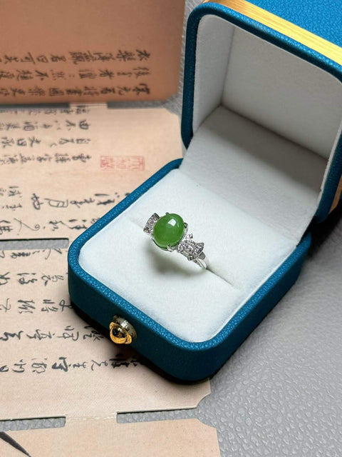 Batu giok Hetian berbentuk cabochon yang dipasang pada cincin terbuka perak sterling 925 | Ukuran sekitar 10 x 8 mm. Termasuk ongkos kirim dan pajak. Nomor barang: 202606161609