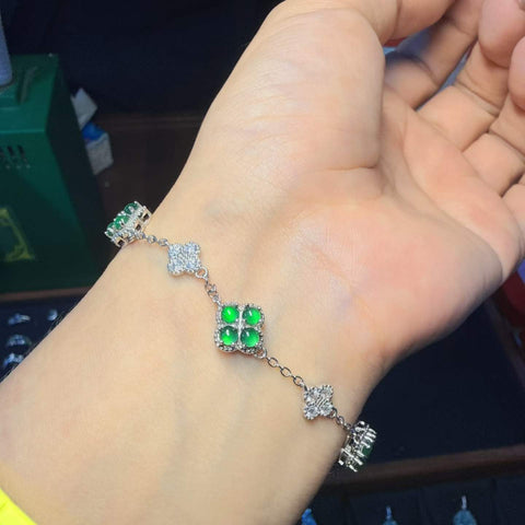 Gelang daun semanggi empat helai dan tiga bunga, rangka perak sterling 925, termasuk ongkos kirim dan pajak.