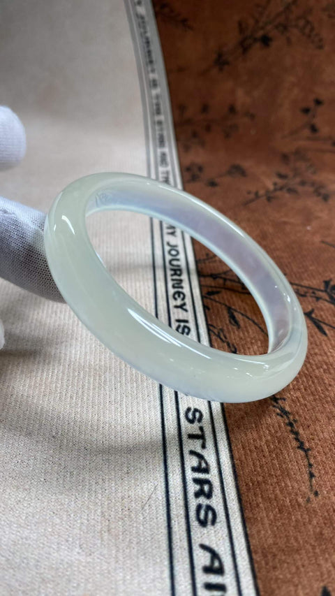 Gelang batu giok Xiuyan motif badai es yang indah, diameter dalam: 58,9 mm, lebar tepi: 11,3 mm. Semua batu terbentuk secara alami. Termasuk ongkos kirim dan pajak.