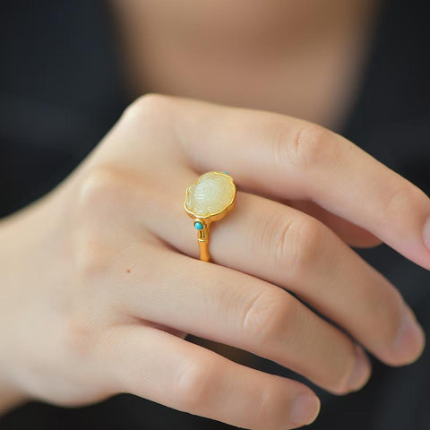 9337-2#S925 Cincin Ruyi Teratai Perak dengan Batu Giok Hetian 👉 Desain baru dan modis, kualitas giok yang hangat dan halus, menarik perhatian dan memukau saat dikenakan✨, ukuran giok: 10*14 mm. Termasuk ongkos kirim dan pajak.