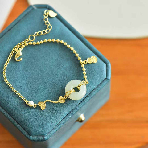 【Nama】Cincin Perdamaian Giok Hetian Bertatahkan Perak Sterling S925 dengan Gelang Ruyi Mutiara  【Nomor Barang】6071-2  【Spesifikasi】Batu Kasar: 13*13 cm Termasuk ongkos kirim dan pajak.