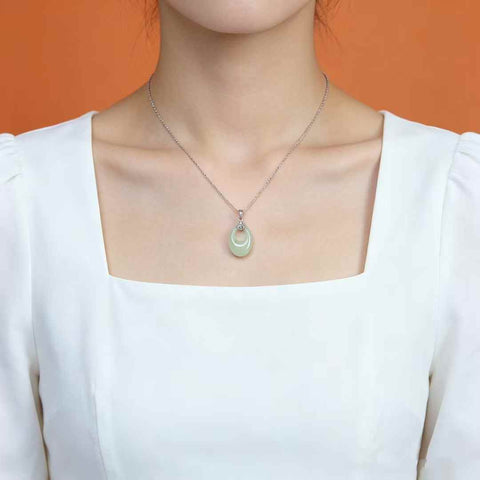 【Nama】Liontin Fashion Batu Giok Hetian Bertatahkan Perak Sterling S925  【Nomor Barang】0281Q# 【Spesifikasi】Batu Mentah: 12*16 cm (Termasuk ongkos kirim dan pajak)