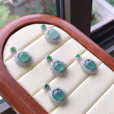 Liontin giok biru alami, 10/11mm, terpasang pada perak 925. Termasuk ongkos kirim dan pajak.