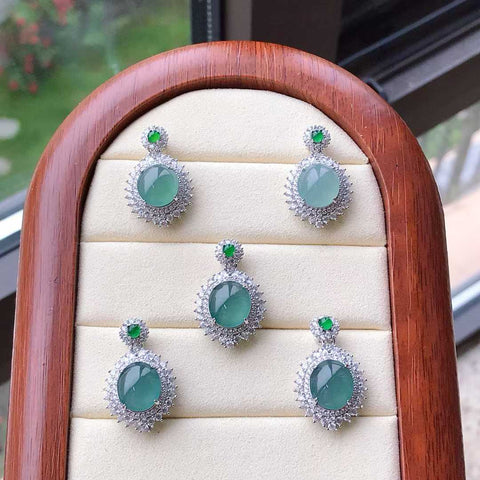 Liontin giok biru alami, 10/11mm, terpasang pada perak 925. Termasuk ongkos kirim dan pajak.