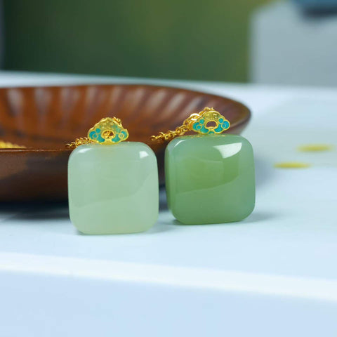 【Nama】Liontin Enamel Kubus Gula Bahan Qinghai Bertatahkan Giok Hetian Perak Sterling S925  【Nomor Barang】26694-2#  【Spesifikasi】14×14 cm (Termasuk ongkos kirim dan pajak)