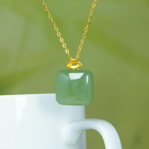 【Nama】Liontin Enamel Kubus Gula Bahan Qinghai Bertatahkan Giok Hetian Perak Sterling S925  【Nomor Barang】26694-2#  【Spesifikasi】14×14 cm (Termasuk ongkos kirim dan pajak)