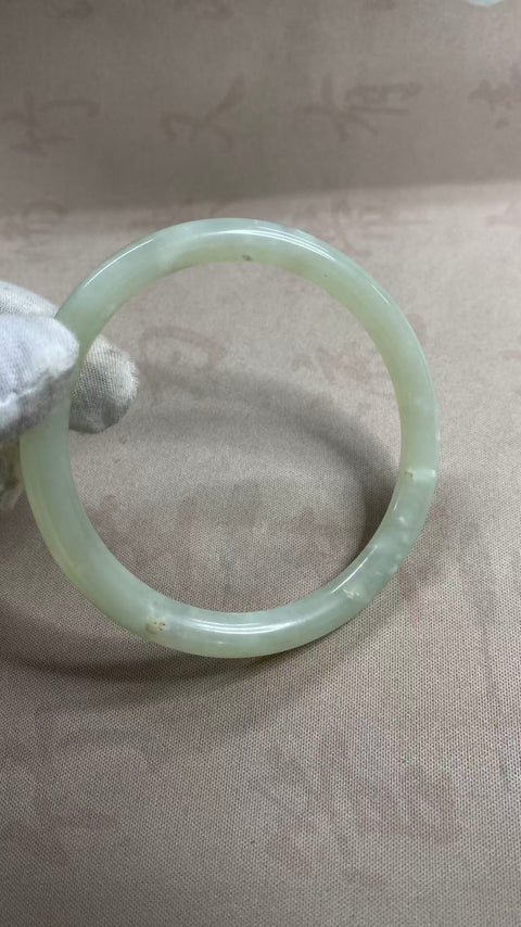 Gelang giok Xiuyan yang indah, diameter dalam: 65mm, termasuk ongkos kirim dan pajak.