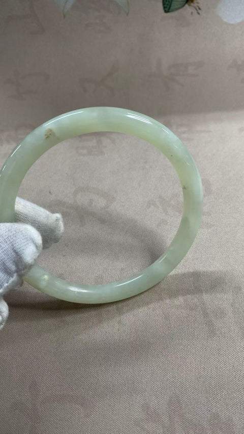 Gelang giok Xiuyan yang indah, diameter dalam: 65mm, termasuk ongkos kirim dan pajak.