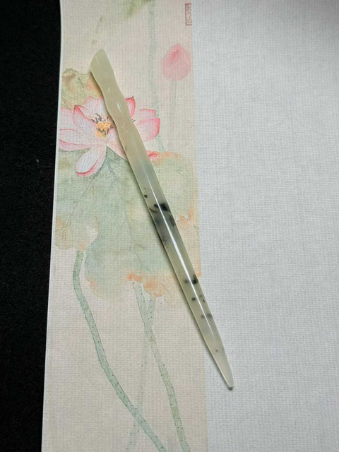 Memancarkan kesan lembut dan elegan~ Motif bunga yang unik, ukuran sekitar: 16~18cm. Ongkos kirim dan pajak sudah termasuk.
