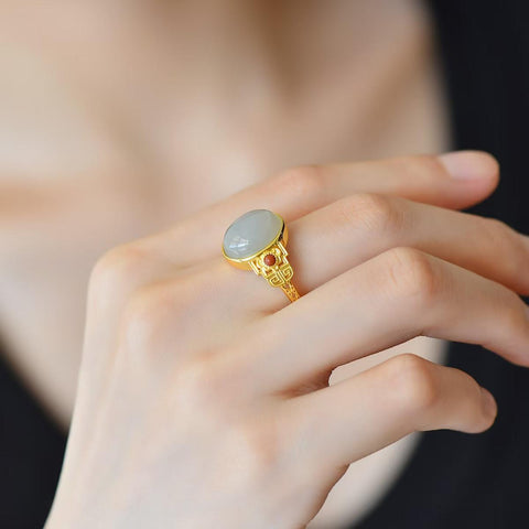 9581Q-2# Cincin perak sterling 925 bertatahkan giok Hetian (bahan Qinghai) berbentuk cabochon ungu keabu-abuan. Desain baru dan unik, pengerjaan yang indah, dan menonjol dari yang lain. Dimensi giok: 10*12 mm. Termasuk ongkos kirim dan pajak.