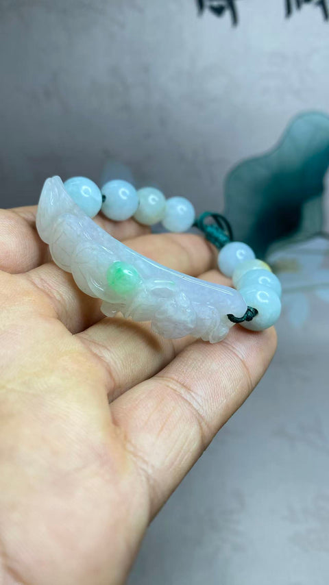 Gelang giok Grade A yang sangat indah, melambangkan kedamaian, keberuntungan, kekayaan, dan keselamatan. Ukuran: 53 x 13 mm. Harga sudah termasuk ongkos kirim dan pajak.