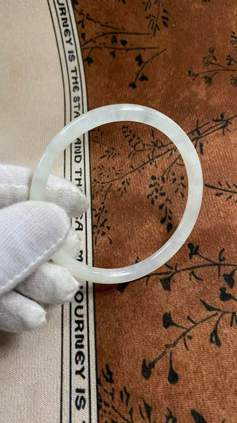 Gelang giok Xiuyan yang indah, diameter dalam: 60mm, termasuk ongkos kirim dan pajak.
