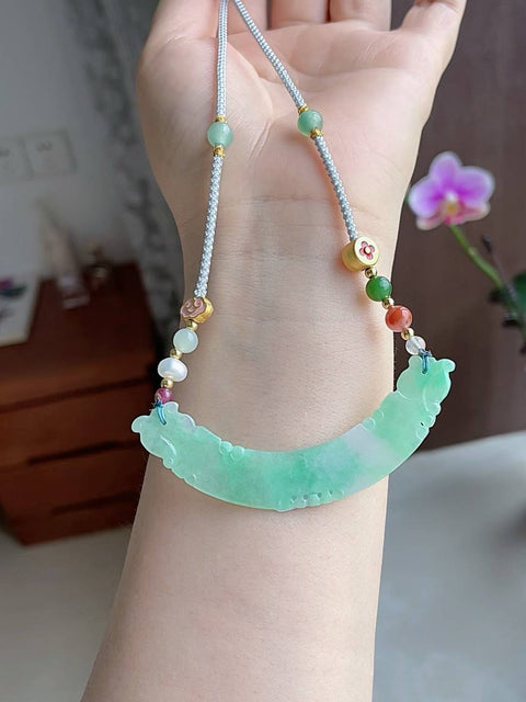 Kalung tulang selangka dari giok alami, 6,7 x 1,2 cm, termasuk ongkos kirim dan pajak.