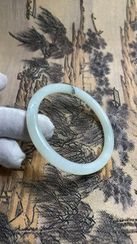 Gelang Giok Xiuyan yang Indah – Abu-abu Gunung Jauh, Diameter Dalam: 55mm. Semua batu terbentuk secara alami. Harga sudah termasuk ongkos kirim dan pajak. No. Barang 202607021255