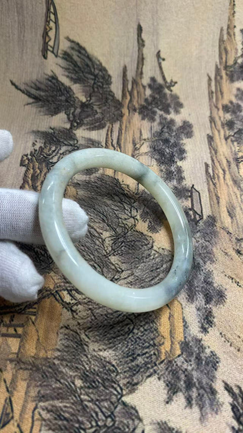 Giok Xiuyan yang Istimewa – Abu-abu Gunung Jauh, Gelang Pita Cantik, Diameter Dalam: 55mm. Semua batu terbentuk secara alami. Termasuk ongkos kirim dan pajak.