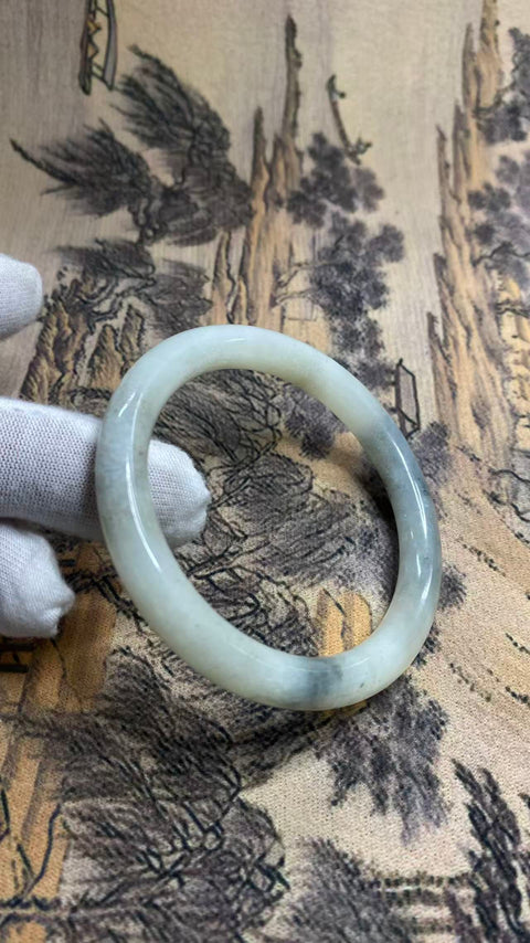 Giok Xiuyan yang Istimewa – Abu-abu Gunung Jauh, Gelang Pita Cantik, Diameter Dalam: 55mm. Semua batu terbentuk secara alami. Termasuk ongkos kirim dan pajak.