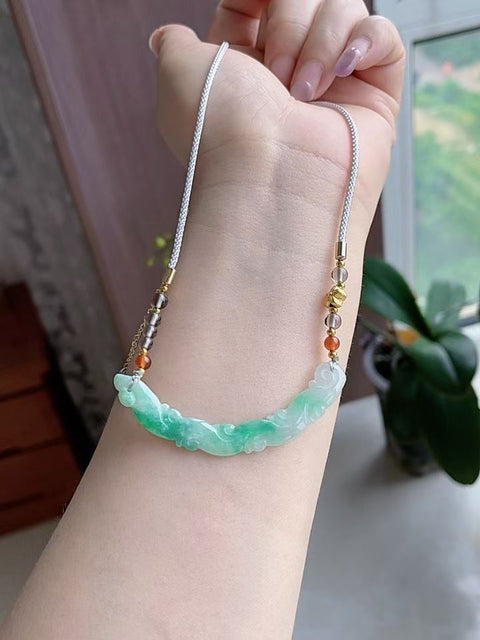 Kalung tulang selangka giok alami, terbuat dari material tambang lama, dengan tekstur halus dan hangat, ukiran indah, dimensi 5,9 x 0,8 cm, termasuk ongkos kirim dan pajak.