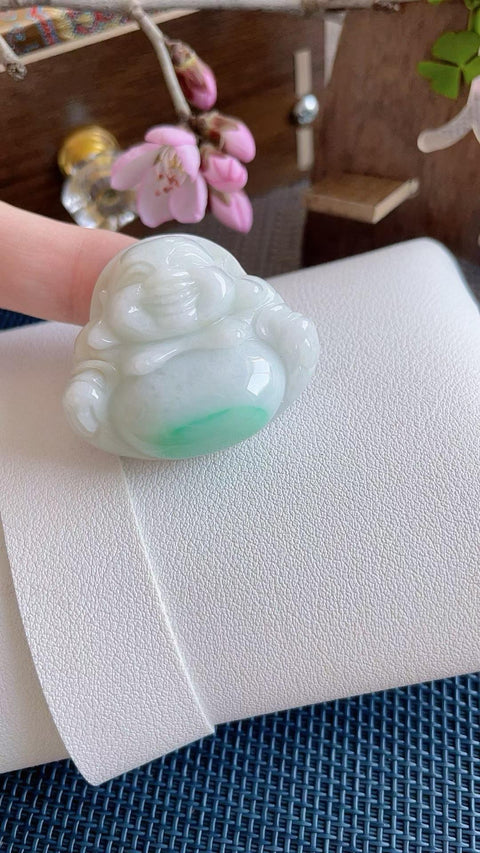 Giok alami, dengan desain wajah tersenyum, dari tambang tua, dengan tekstur halus dan hangat, ukiran yang indah, dimensi 3,8 x 3,2 cm, termasuk ongkos kirim dan pajak.