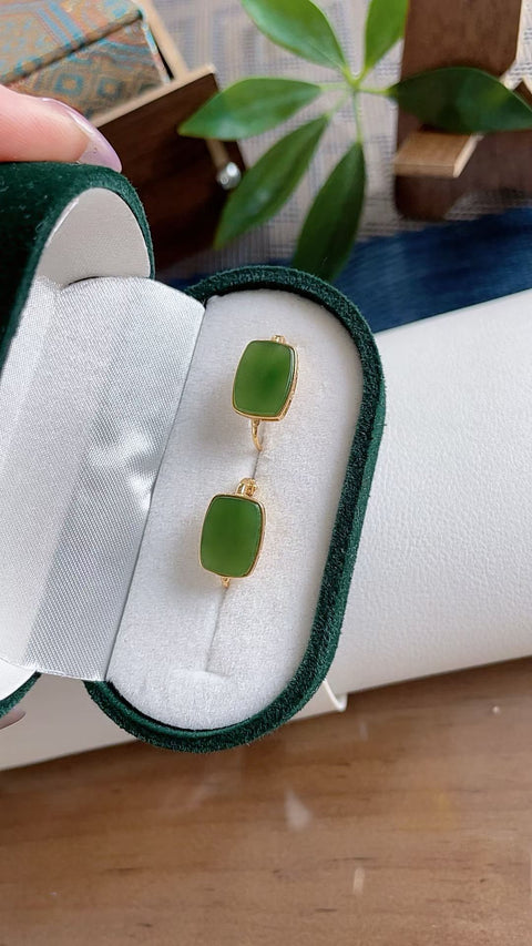 Anting-anting giok nefrit alami, material tambang lama, ukuran 1,5 x 0,4 cm, termasuk ongkos kirim dan pajak.