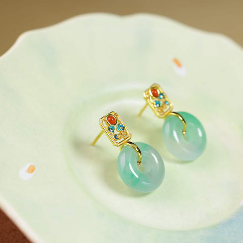 Anting-anting perak sterling 925 F62113-2# dengan desain awan keberuntungan dari batu giok Afrika. Desain sederhana dan elegan, pengerjaan yang indah, bentuk penuh dan tiga dimensi. Ukuran: 13*13 cm. Termasuk ongkos kirim dan pajak.