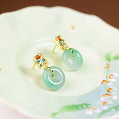 Anting-anting perak sterling 925 F62113-2# dengan desain awan keberuntungan dari batu giok Afrika. Desain sederhana dan elegan, pengerjaan yang indah, bentuk penuh dan tiga dimensi. Ukuran: 13*13 cm. Termasuk ongkos kirim dan pajak.