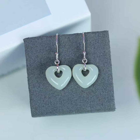 【Nama】Anting-anting Perak Sterling S925 Berbentuk Hati dengan Batu Giok Hetian  【Nomor Barang】8460#  【Spesifikasi】Batu Kasar: 11*12mm (Termasuk ongkos kirim dan pajak)