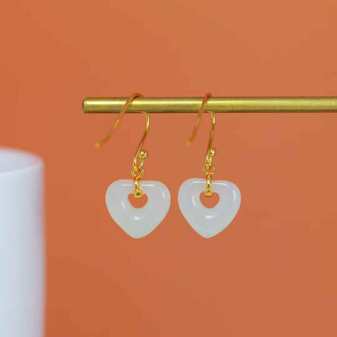 【Nama】Anting-anting Perak Sterling S925 Berbentuk Hati dengan Batu Giok Hetian  【Nomor Barang】8460#  【Spesifikasi】Batu Kasar: 11*12mm (Termasuk ongkos kirim dan pajak)