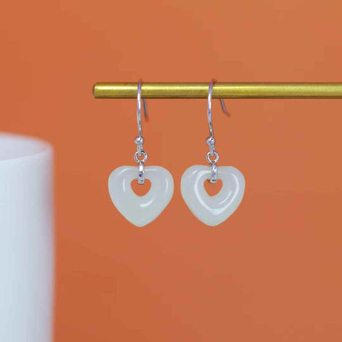 【Nama】Anting-anting Perak Sterling S925 Berbentuk Hati dengan Batu Giok Hetian  【Nomor Barang】8460#  【Spesifikasi】Batu Kasar: 11*12mm (Termasuk ongkos kirim dan pajak)